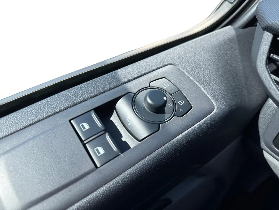 Ford E-Transit Custom 320 L1H1 Trend 71 kWh | Uit Voorraad Leverbaar | 344km WLTP Rijbereik | Achteruitrijcamera | Cruise Control | Parkeersensoren voor en achter | Verwarmbare Stoel en bijrijdersbank | Voorruitverwarming | Apple Carplay & Android Auto