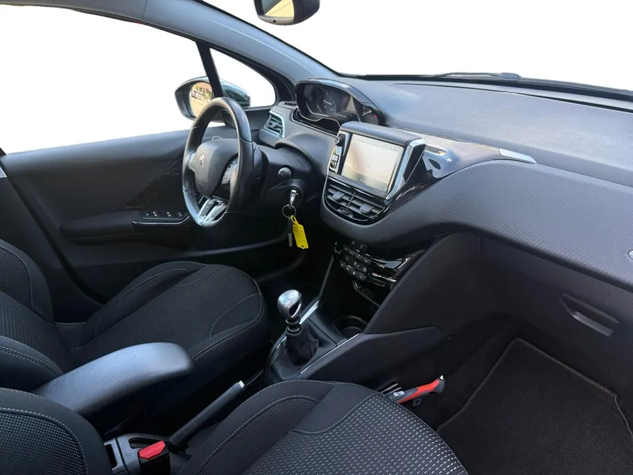 Peugeot 208 1.2 PureTech Tech Edition | 1e Eigenaar | Panoramadak | Achteruitrijcamera | Trekhaak | Climatronic | Incl. Winterset | 12 maanden garantie! |