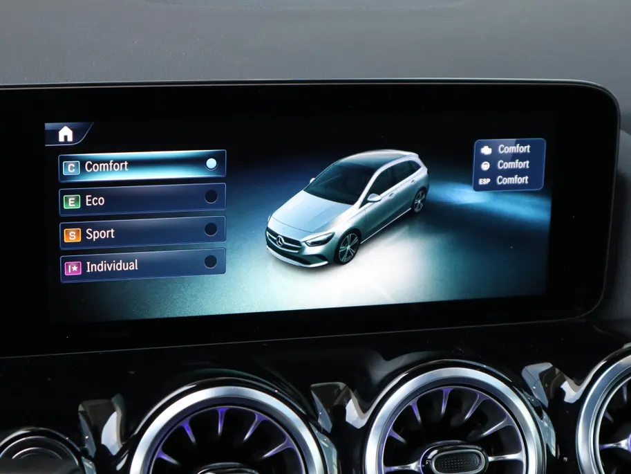 Mercedes-Benz B-Klasse 180 AMG Line l Keyless l Achteruitrij camera l Stoelverwarming l Memory