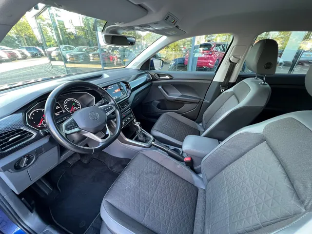 Volkswagen T-Cross 1.0 TSI Life AUTOMAAT | NAVIGATIE | APPLE CARPLAY | ANDROID AUTO | 17 INCH LMV | STOELVERWARMING | ADAPTIVE CRUISE CONTROL |
