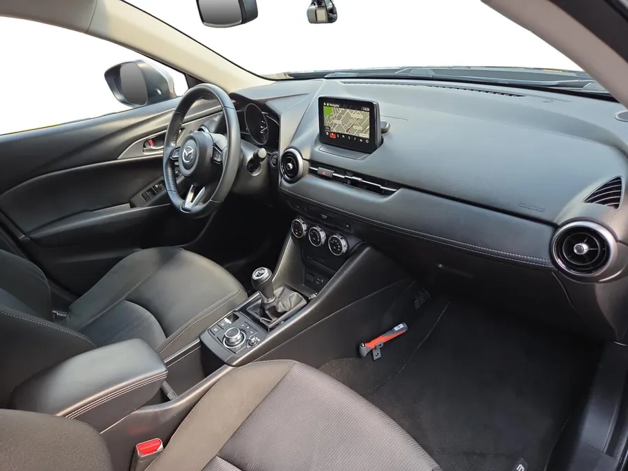 Mazda CX-3 2.0 SkyActiv-G 121 Sportive | Trekhaak | Achteruitrijcamera + Dashcam voor en achter | Navigatie | stoelverwarming | Cruise Control | Carplay | LM Velgen | 12 Maanden BOVAG Garantie |