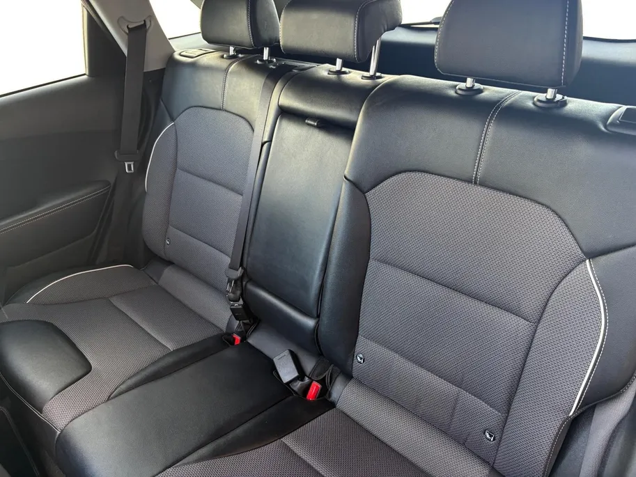 Kia e-Niro DynamicPlusLine 64 kWh | Navigatie | Panoramadak | Apple Carplay/Android Auto | Adaptieve Cruise Control | Stoel/Stuurverwarming | Lichtmetalen Velgen |
