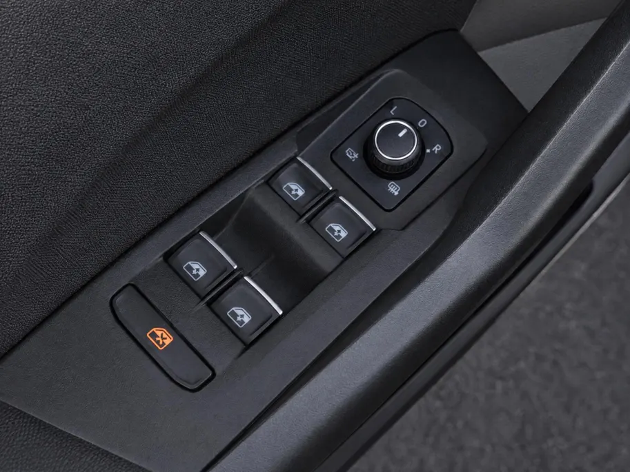 Volkswagen T-Cross 1.0TSI/116PK R-Line Camera + parkeersensoren · Apple/Android Car Play · Dodehoeksensoren · Garantie t/m 24-02-2028