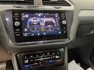 Volkswagen Tiguan 1.4 TSI eHybrid 245pk DSG Life Business · Camera · Inklap. Trekhaak · Stuur- & Stoelverwarming · Apple/Android Car Play · Elek. Achterklep ·