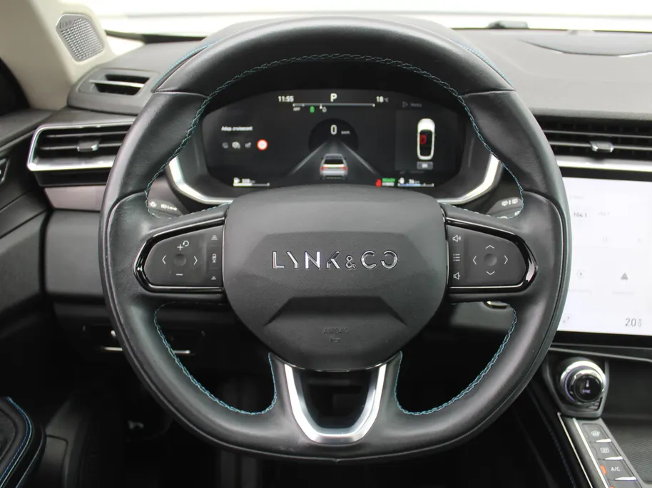 Lynk & Co 01 1.5 | PHEV | Trekhaak | Stoelverwarming | Elek. stoelverstelling + achterklep | Pano dak | Dodehoek detectie | Camera | 20' LM | HK Audio |