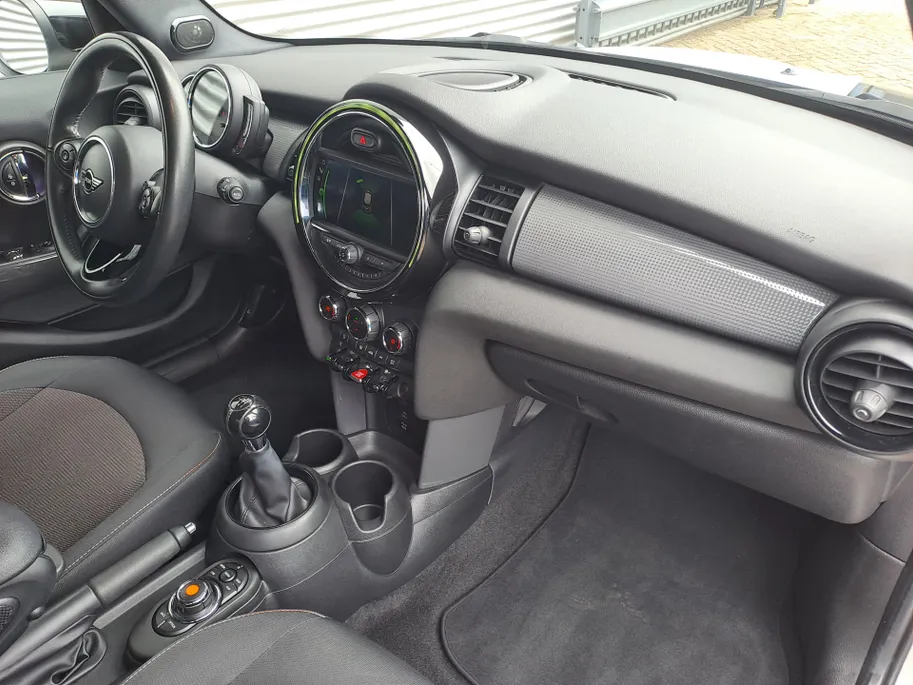 MINI Cooper Mini 1.5 Business Edition | Navigatie | Harman Kardon | Climate | Sensoren | Cruise