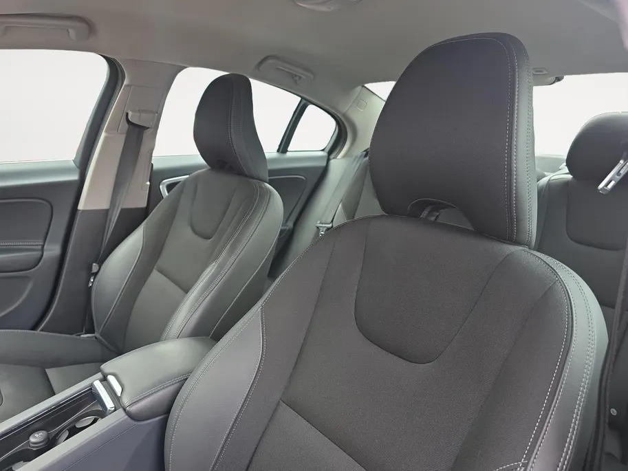 Volvo S60 1.5 T2 Kinetic | Automaat | Stoelverwarming | Navigatie | Climate Control | Goed onderhouden! | 12 maanden garantie! |