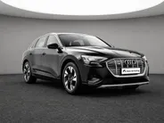 Audi e-tron 55 quattro 95 kWh 408pk S Edition · SOH 96,8% · Camera · Luchtvering · Afneembare Trekhaak · Head-Up Display · Elek. Achterklep · Stoelverwarming · 20'Velgen ·
