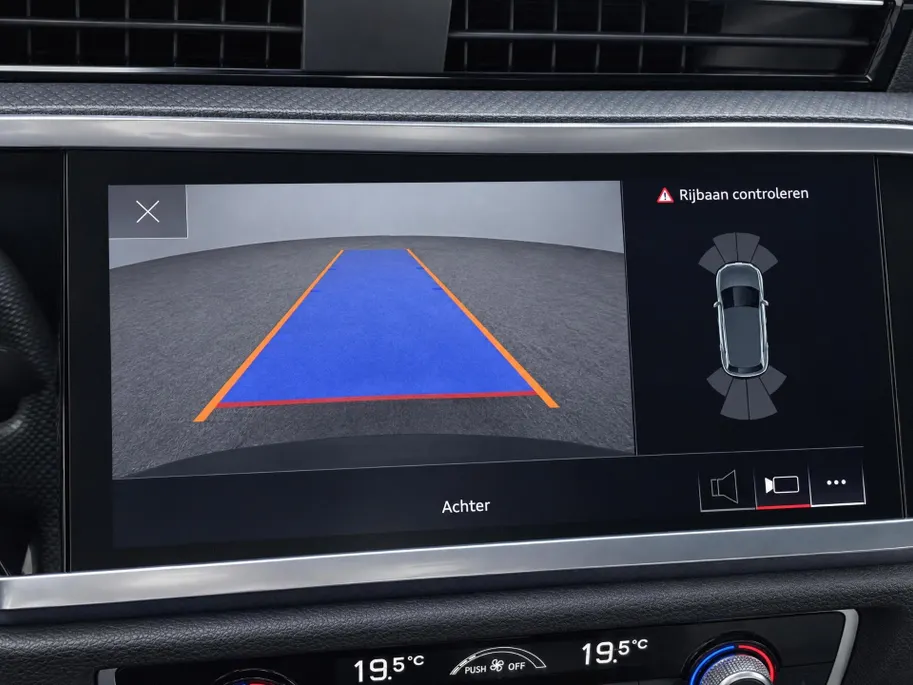 Audi Q3 45 TFSIe 245pk S edition · Camera · Apple/Android Car Play · Stoelverwarming ·  Navigatie · Elek. Achterklep · Keyless · 19'' Inch ·