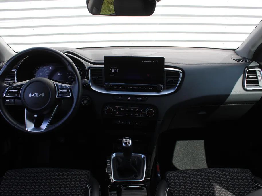 Kia Ceed 1.0 T-GDi DynamicPlusLine | Stuur-/stoelverwarming | Camera | Draadloos laden | LED | Dodehoek detectie | 16' LM |