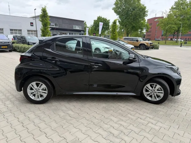 Toyota Yaris 1.5 Hyb. Dynamic Limited | Parkeersensoren V+A | All Seasons