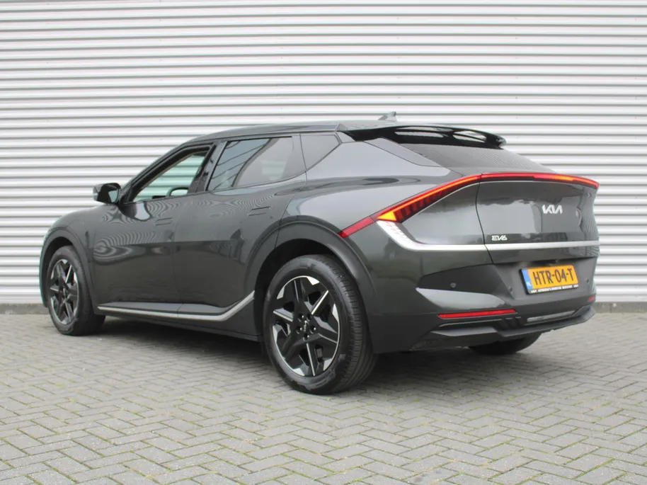 Kia EV6 Air 84 kWh | Stuur-/stoelverwarming | Camera | Cruise adapt. | Telefoonlader | Clima | Navi | 19' LM | LED | Apple Carplay/Android Auto |