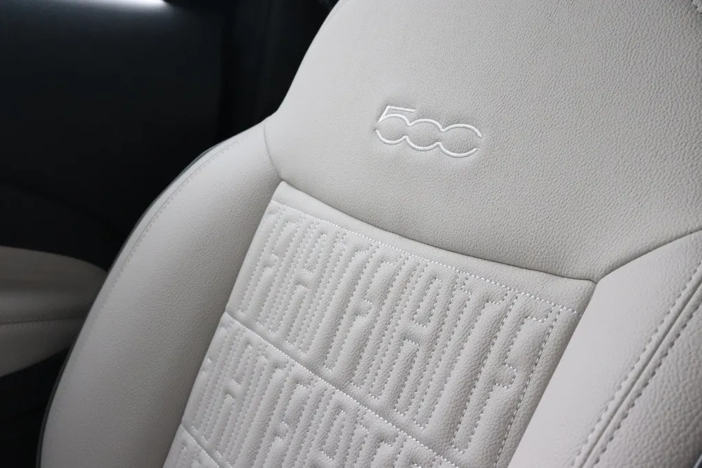 Fiat 500e Cabrio La Prima by Bocelli 42 kWh | JBL | Winter | Camera | 17' VERKOCHT