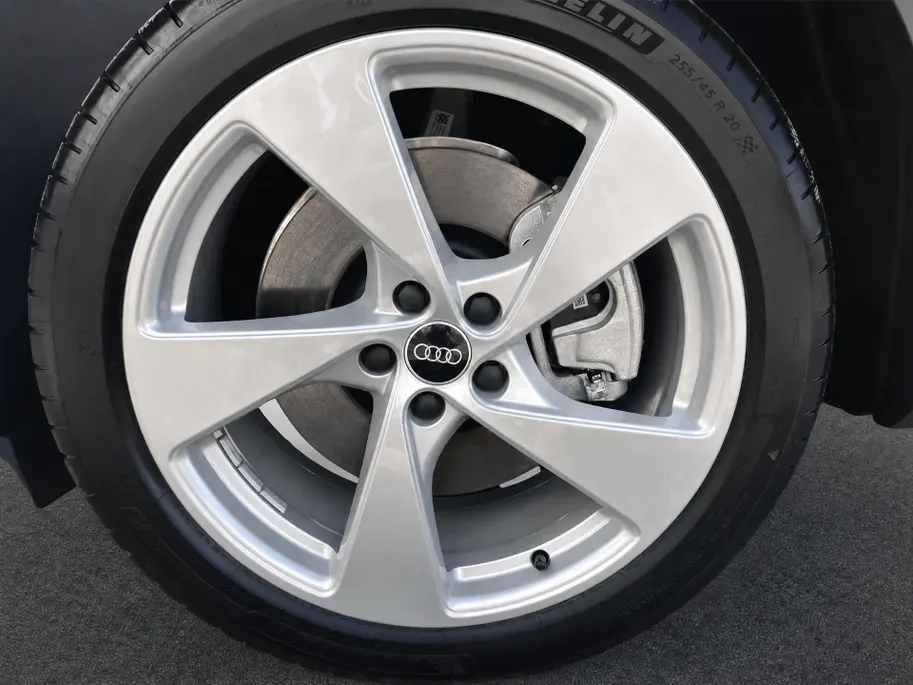 Audi Q5 2.0 TFSI e-hybrid 299PK S-tronic Quattro S Line · Panoramadak · Leder · 360 Camera · Drive select ·  Wegklapbare Trekhaak · Garantie t/m 21-05-2030 of 120000km