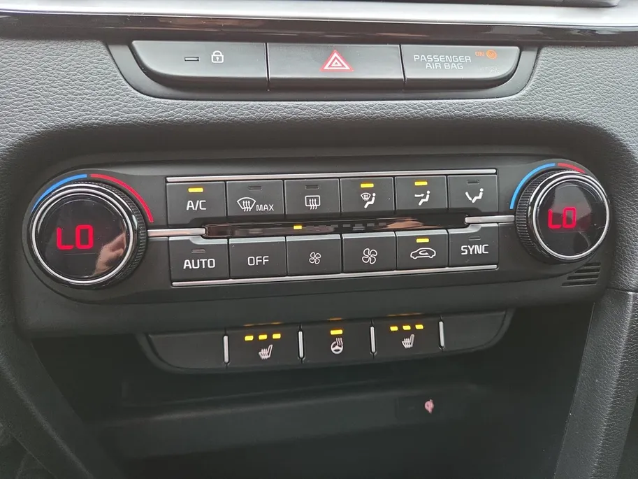 Kia Ceed Sportswagon 1.5 T-GDi DynamicPlusLine 160 PK | Dealer onderhouden | Fabrieksgarantie | Camera | Carplay | Cruise Control Adaptief | stoelverwarming | NAP | 12 Maanden BOVAG Garantie |