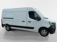 Renault Master T33 2.3 dCi 135 L2H2 Work Edition *BPM VRIJ!*Navi+Camera*Airco*Parkeersensoren*Betimmerd Laadruimte*Trekhaak