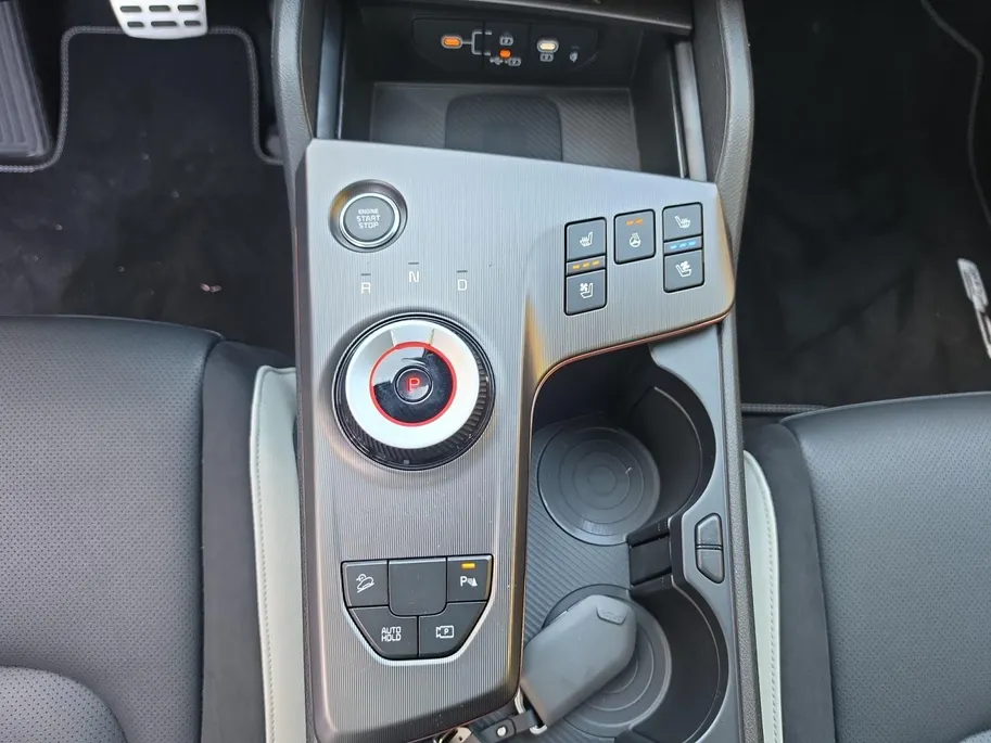 Kia Sportage 1.6 T-GDi Hybrid GT-PlusLine | Schuif/kanteldak | Lederen bekleding | 360 Graden camera | Head up display | Elektrische achterklep | Elektrische stoel verstelling met geheugen | Stoel verwarming + ventilatie voor | Dodehoek camera | Draadloze oplader | Ad