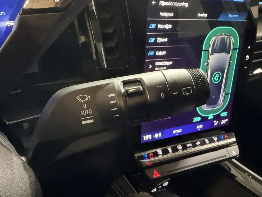 Renault Austral 200PK E-Tech Full Hybrid Techno Automaat | Camera | Parkeersensoren | Climate Control | Cruise Control | Apple CarPlay/Android Auto | Full LED | Licht & Regen Sensor | Lichtmetalen Velgen |