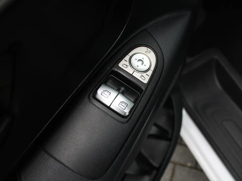 Mercedes-Benz Vito 119 CDI | Trekhaak | Camera | PDC  | 19' LM | Clima | Dodehoekdetectie | Comfortstoelen | LED | Automaat | Zeer nette bus |