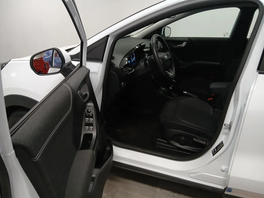 Ford Puma 1.0 EcoBoost 125PK Hybrid Titanium | Winter Pack | Trekhaak | gunstige kilometerstand |
