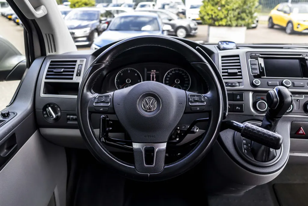 Volkswagen Transporter 2.0 TDI L2H1 Invalide uitvoering / aanpassing