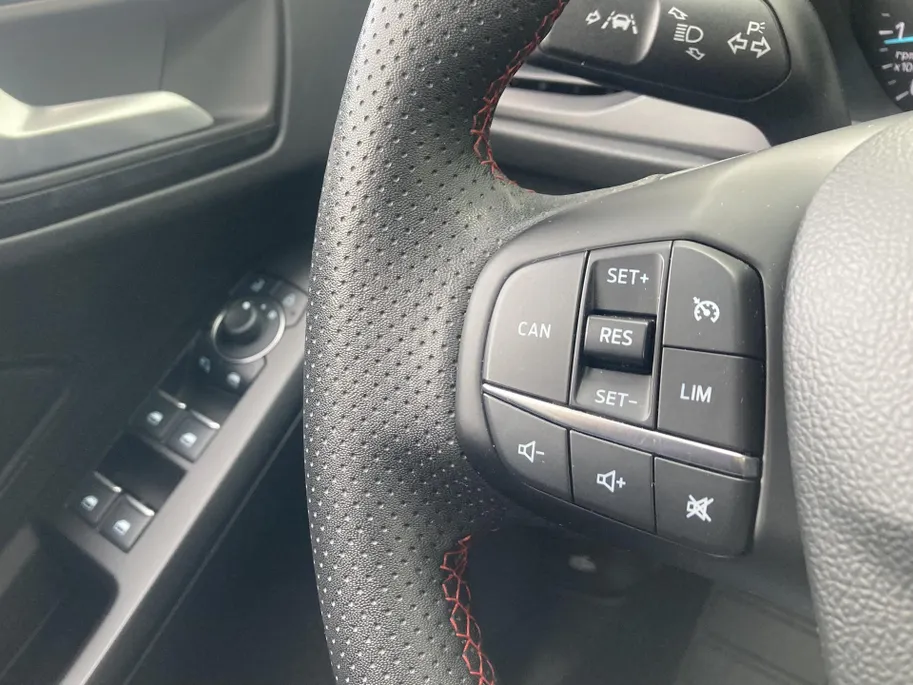 Ford Focus 1.0 EcoBoost Hybrid 125 pk ST Line Wagon Winter Pack - Apple Carplay/Android Auto