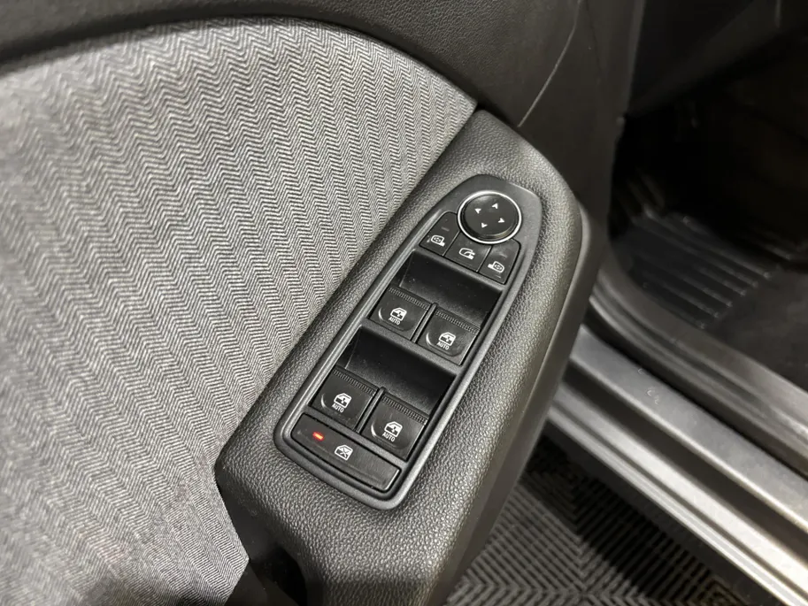 Renault Clio 90PK TCe GPF Techno | 9,3' Navi | Camera | Parkeersensoren | Cruise Control | Climate Control | Licht & Regen Sensor | Apple CarPlay/Android Auto | Full LED | Lichtmetalen Velgen |