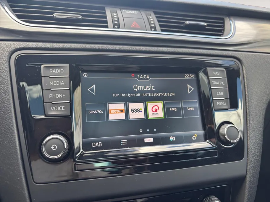 Škoda Rapid Spaceback 1.0 TSI Greentech Clever | Panoramadak | Climate Control | Cruise Control | Stoelverwarming | Parkeersensoren achter | DAB |