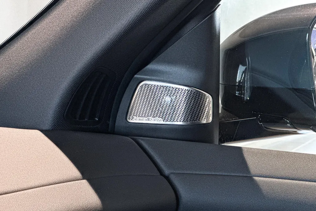 BMW iX3 50 xDrive 113 kWh