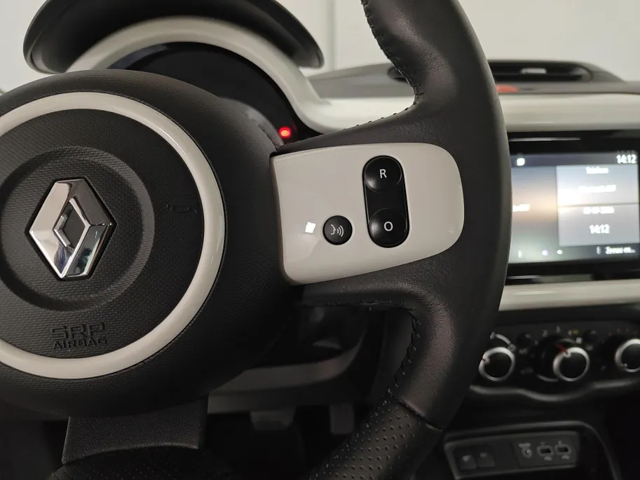 Renault Twingo 0.9 TCe Intens AUTOMAAT NAVI APPLE CARPLAY ANDROID AUTO LM VELGEN 5 DEURS ZEER LEUKE AUTO MET PAS 31000KM DEALER ONDERHOUDEN 1E EIGENAAR