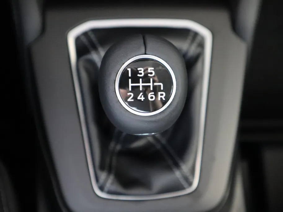 Ford Focus Wagon 1.0 EcoBoost Hybrid Titanium X | NL Auto | Winterpack | Climate Control | Camera | Pakeersensoren | Navigatie | DAB+ | B&O Audio | AGR-Bestuurdersstoel | Draadloze Apple Carplay&Android Auto |