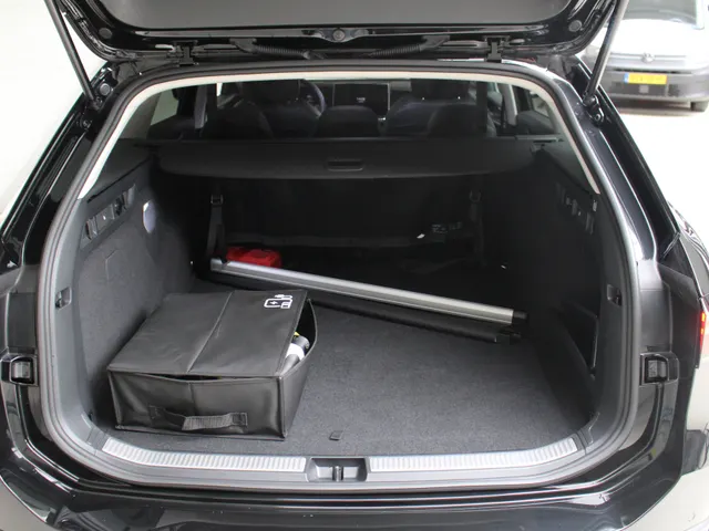 Volkswagen Passat Variant 1.5 eHybrid Business Trekhaak | Navigatie | Stoelverwarming | Head-Up Display |