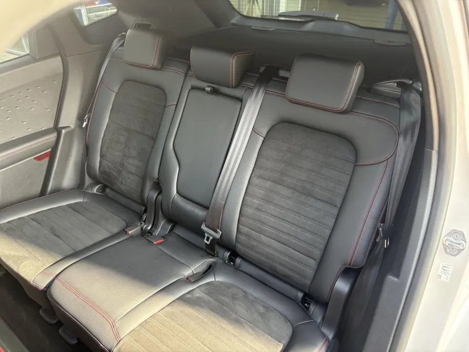 Ford Kuga 1.5 EcoBoost ST-Line X 150PK | PANORAMADAK | TREKHAAK 1800 kg | APPLE CAR PLAY - ANDROID AUTO | ADAPTIEVE CRUISE CONTROL