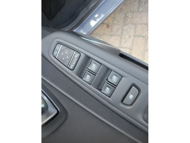 Renault Captur TCe 120PK Intens | CAMERA | DEALER ONDERHODEN | NAVI | PARK. SENSOREN V+A