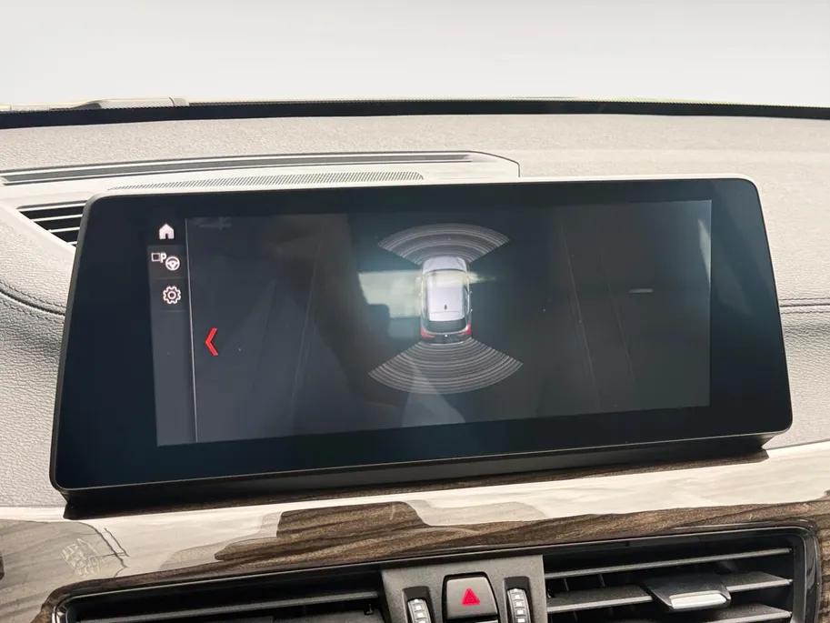 BMW X1 sDrive18i Business Edition Plus | Trekhaak | Leder | Navi | Stoelverwarming | Head-Up Display | Ambient Lighting | NL AUTO | Cruise Control | Climate Control | 12 maanden Bovag garantie |
