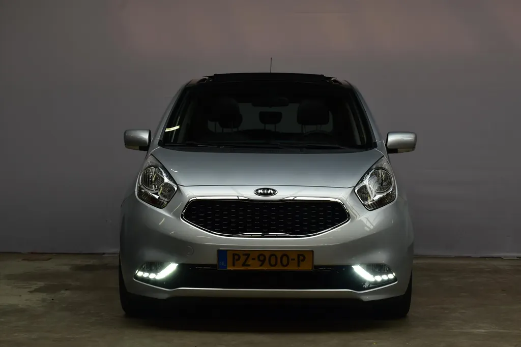 Kia Venga 1.4 CVVT 90pk Summer Edition Navigatie, Panoramadak, Trekhaak.