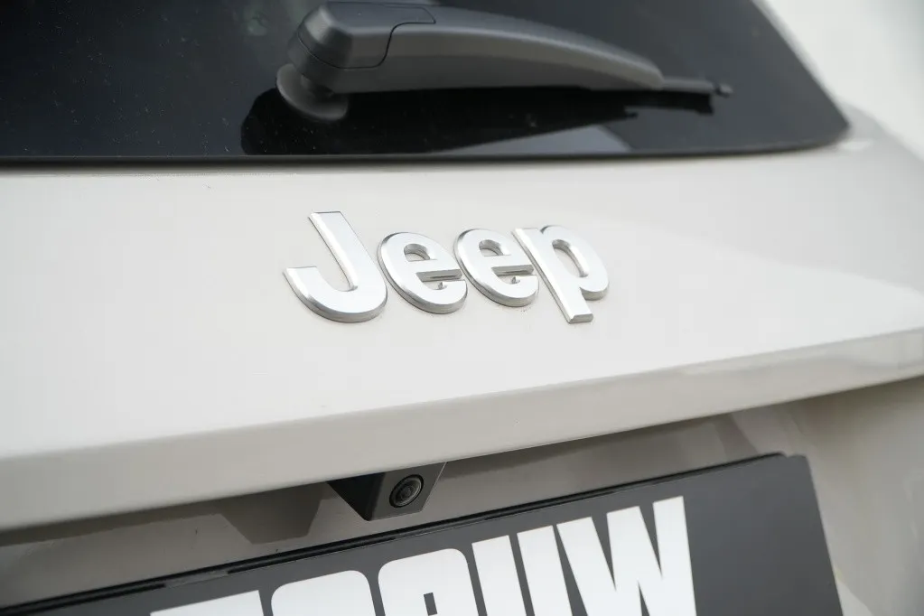 Jeep Avenger 1.2 e-Hybrid Summit | Pano | Navi | JBL | Camera | Winter | 18'
