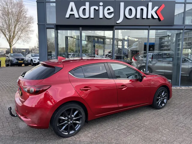 Mazda 3 2.0 SkyActiv-G 120 GT-M AUTOMAAT | TREKHAAK | 18' LM VELGEN | CAMERA | STOEL- en STUURVERWARMING | LEDER | Bose AUDIO | NED.AUTO | DEALER ONDERHOUDEN |