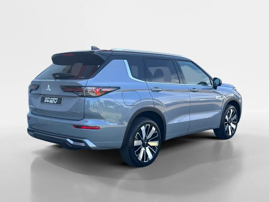 Mitsubishi Outlander 2.4 PHEV Instyle+ € 5.000 euro korting eigen voorraad| 8 jaar garantie| Snel leverbaar | Totaalprijs op is op.m26