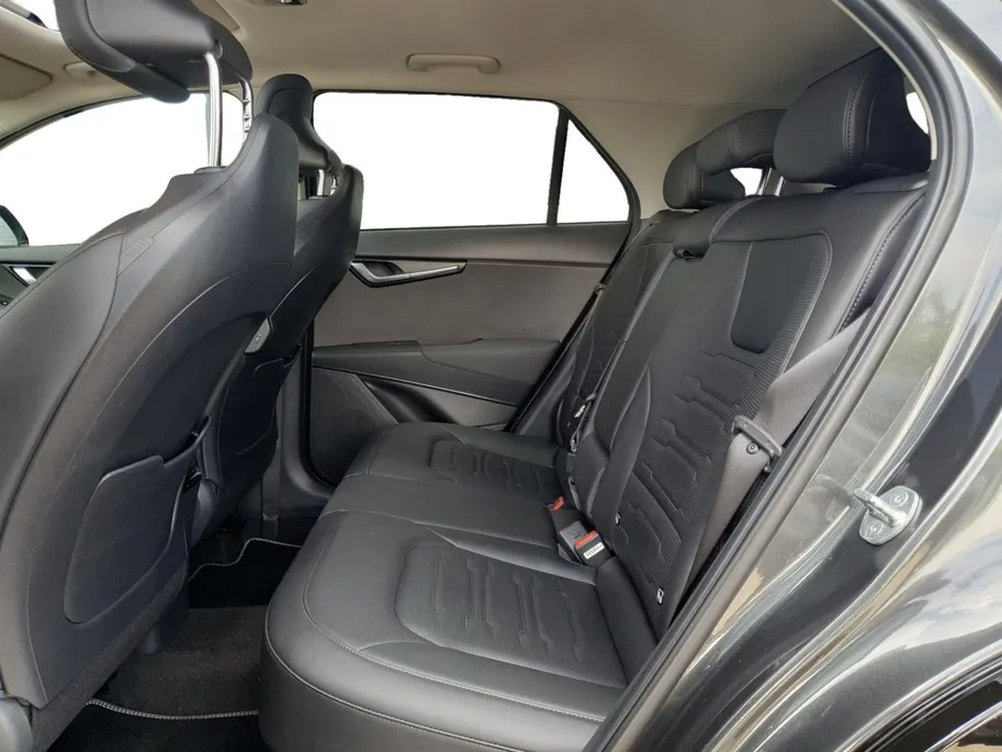 Kia Niro 1.6 GDi Hybrid DynamicPlusLine | Schuifdak | Stoel en stuurverwarming | Dodehoekdetectie | Head-up Display | Camera | verbruik 1 op 20!