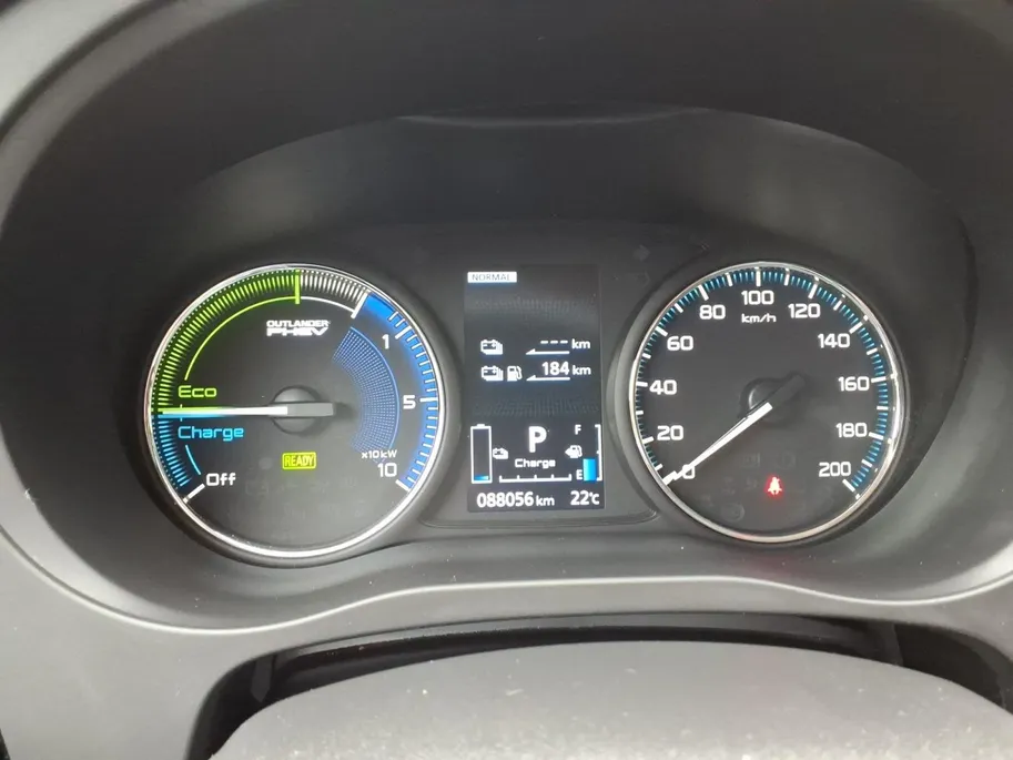 Mitsubishi Outlander 2.4 PHEV Pure Automaat | Trekaak | Andriod/Apple car play