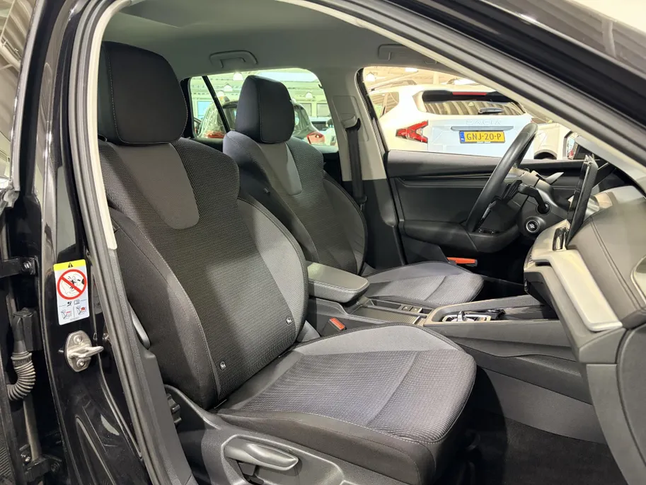 Škoda Octavia Combi 150PK TSI MHEV Business Edition Plus | Electrisch Wegklapbare Trekhaak | Navigatie | Apple Carplay/Android Auto | Climate Control | Cruise Control | Lichtmetalen Velgen | Camera | Parkeersensoren |
