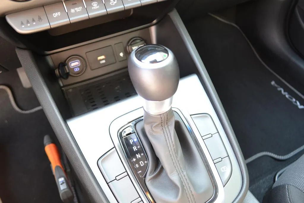 Hyundai Kona 1.6 GDI HEV FASHION|TREKHAAK|NAVI|CARPLAY|HEA