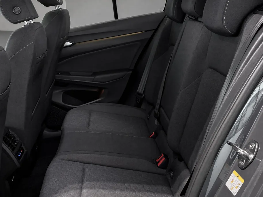 Volkswagen Golf Life Edition 1.5 eHybrid 204 PK 6 versn. DSG · Draadloze telefoonlader · Achteruitrijcamera · Privatelease Van 594,- voor  472,- obv 24 maanden! · Prijs is inclusief inruilpremie · MEGA SALE