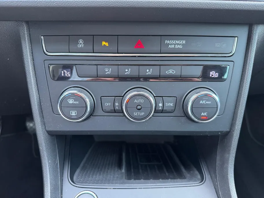 SEAT Leon ST 1.0 TSI Style Ultimate Edition | NL auto | 1e eigenaar | Navigatie | Apple carplay & Android auto | Parkeersensoren voor en achter | Achteruitrijcamera | 16' lichtmetalen velgen | Adapt. cruise control | Bovag garantie |