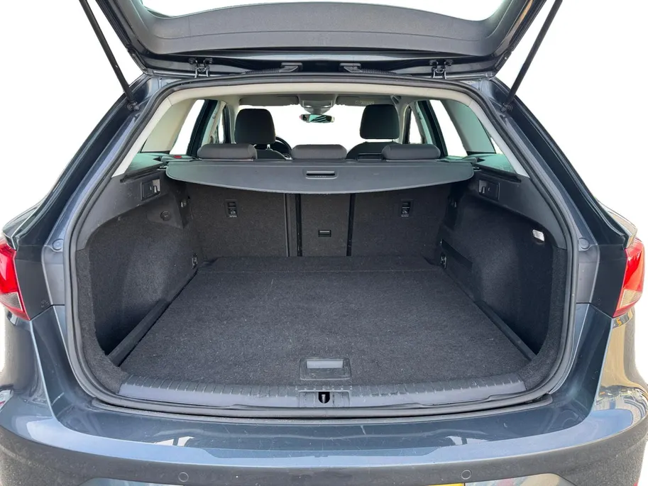 SEAT Leon ST 1.0 TSI Style Ultimate Edition | NL auto | 1e eigenaar | Navigatie | Apple carplay & Android auto | Parkeersensoren voor en achter | Achteruitrijcamera | 16' lichtmetalen velgen | Adapt. cruise control | Bovag garantie |