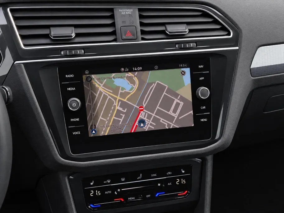 Volkswagen Tiguan 1.5TSI/150PK Life Business · Navigatie · Stoelverwarming · Apple/Android Car Play · Camera + Parkeersensoren · Garantie t/m 15-02-2027 of 100000km.