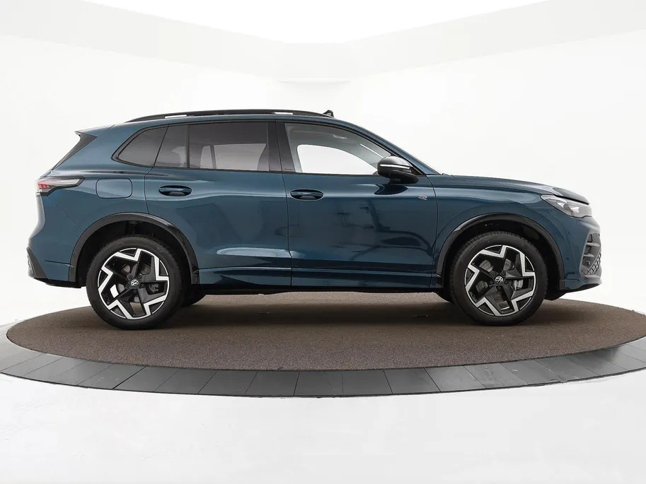 Volkswagen Tiguan 1.5 204pk DSG eHybrid R-Line Edition · Panoramadak · Wegklapbare Trekhaak · 360 Camera · Massage · 19'' Inch · Garantie t/m 15-09-2030 of 100.000km