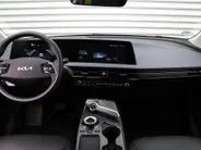 Kia EV6 Air 58 kWh | Trekhaak | 20' LM | Stuur-/stoelverwarming | Camera | Navi | Cruise adapt. | Dodehoek detectie |