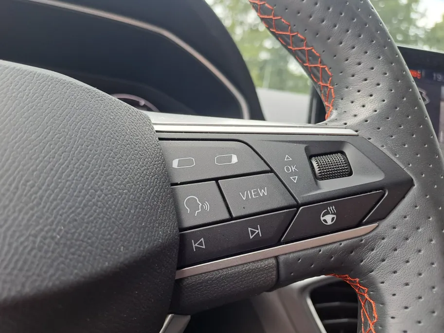 SEAT Leon Sportstourer 1.5 TSI FR Business Intense | Navigatiesysteem full map | Apple Carplay/Android Auto | Elektrisch bedienbare achterklep | Achteruitrijcamera | Stoel en Stuur Verwarming | Cruise control adaptief